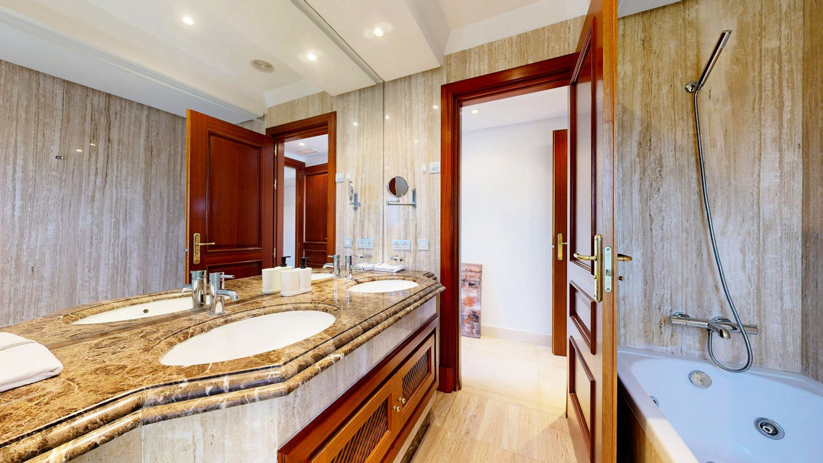 2 Bed Apartment for sale in Estepona Costa Del Sol, Málaga, Spain