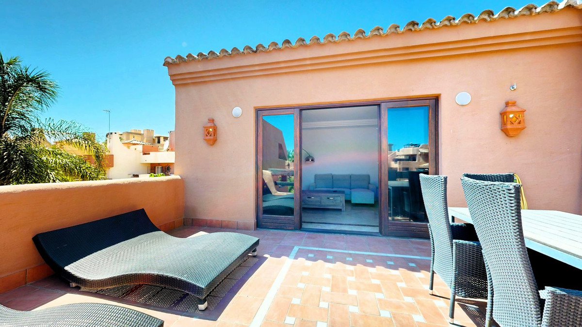 2 Bed Apartment for sale in Estepona Costa Del Sol, Málaga, Spain