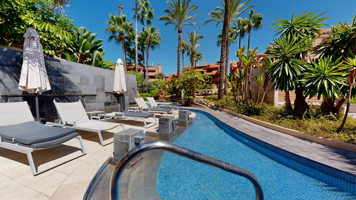 2 Bed Apartment for sale in Estepona Costa Del Sol, Málaga, Spain