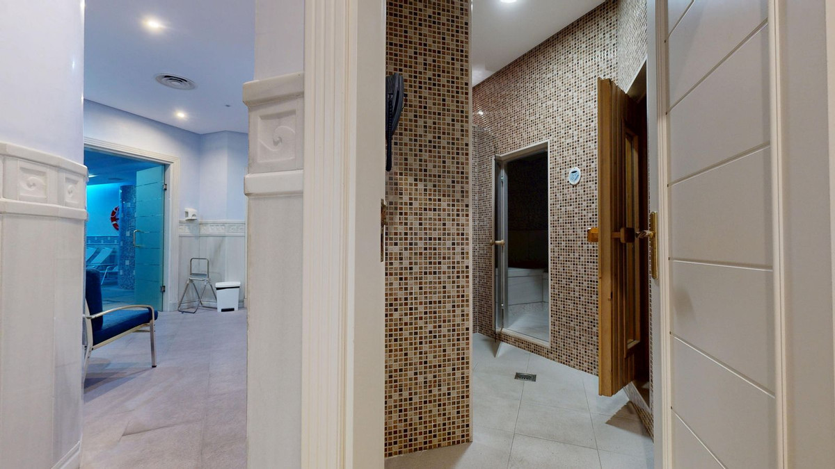 2 Bed Apartment for sale in Estepona Costa Del Sol, Málaga, Spain