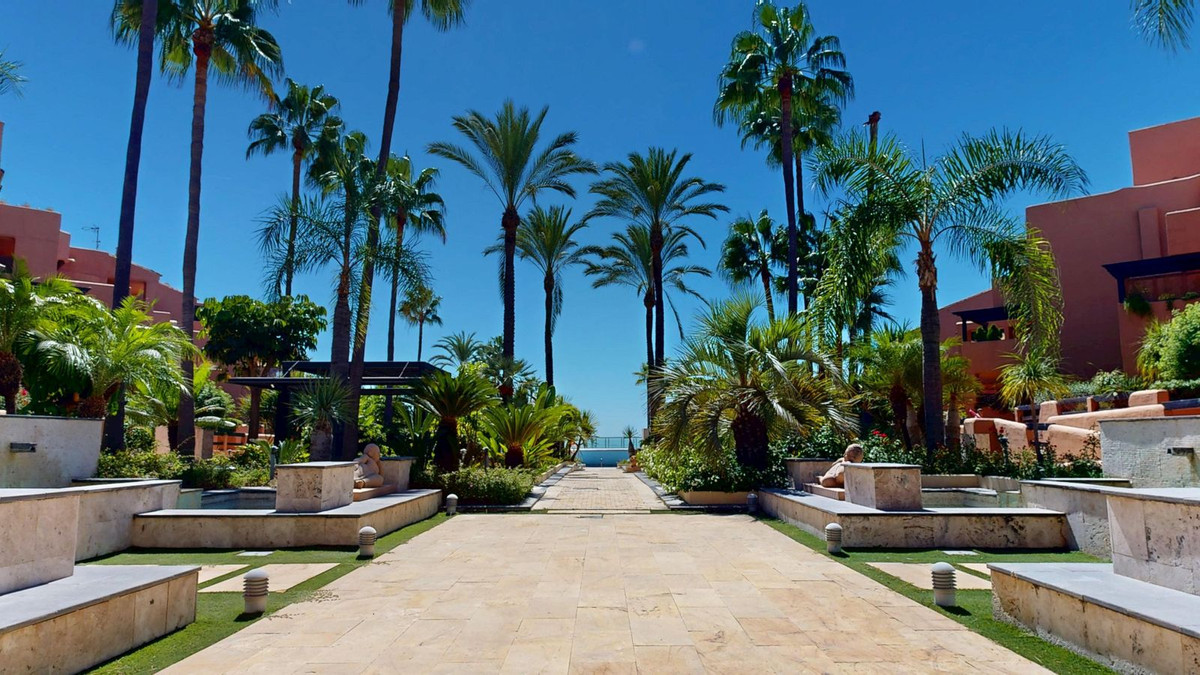 2 Bed Apartment for sale in Estepona Costa Del Sol, Málaga, Spain