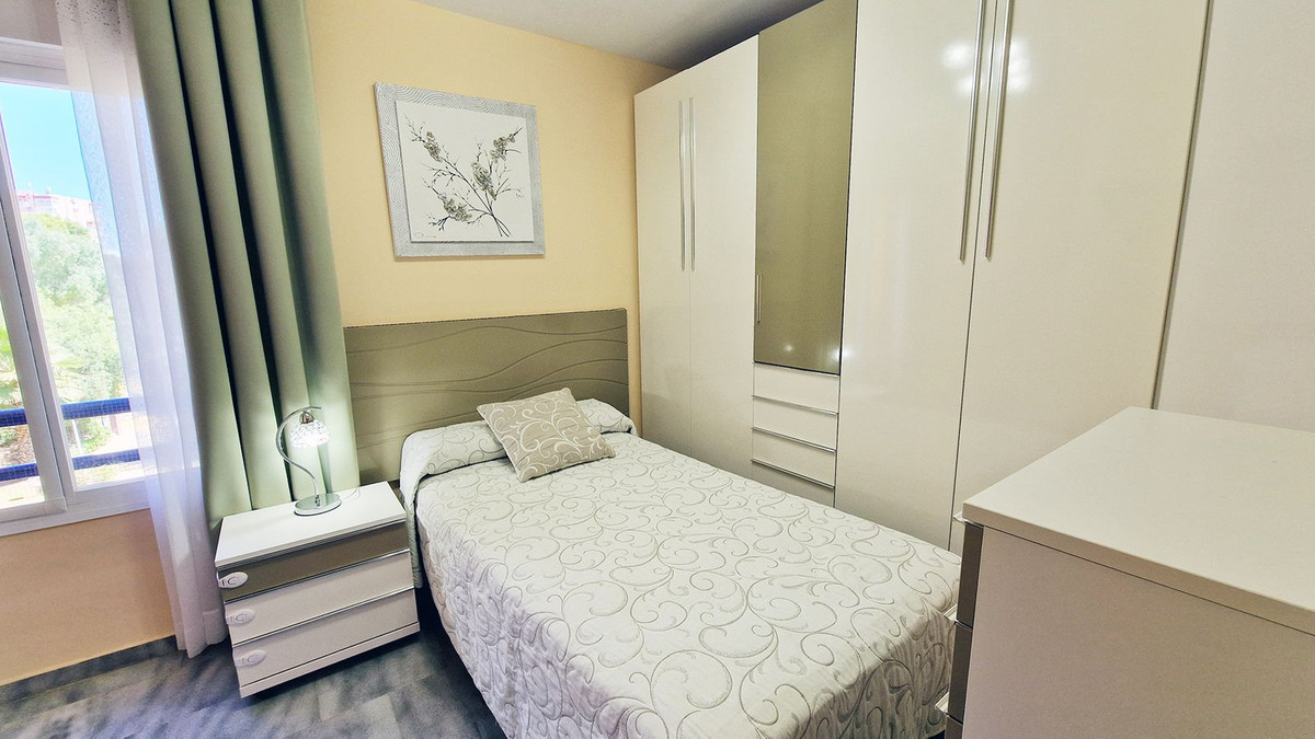 Se vende Apartamento Planta Media de 2 dormitorios en Costa Del Sol, Málaga, España