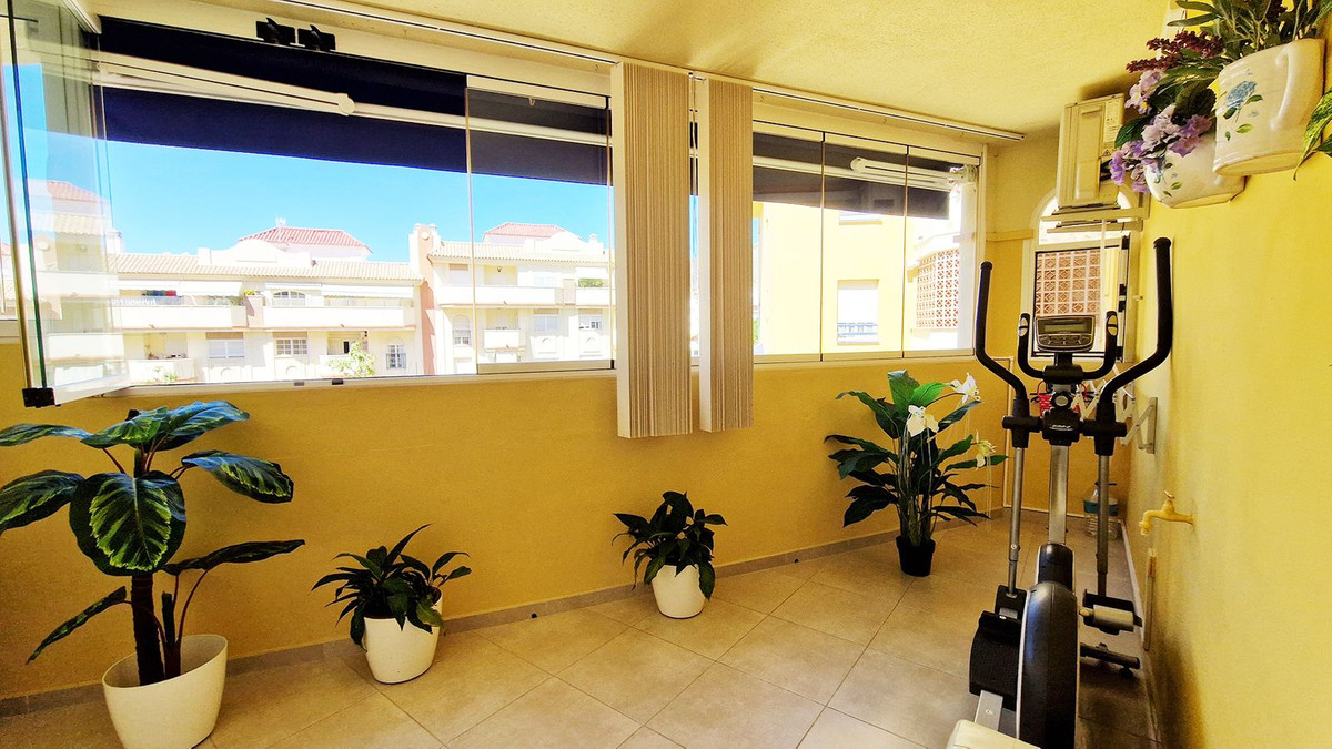 Se vende Apartamento Planta Media de 2 dormitorios en Costa Del Sol, Málaga, España
