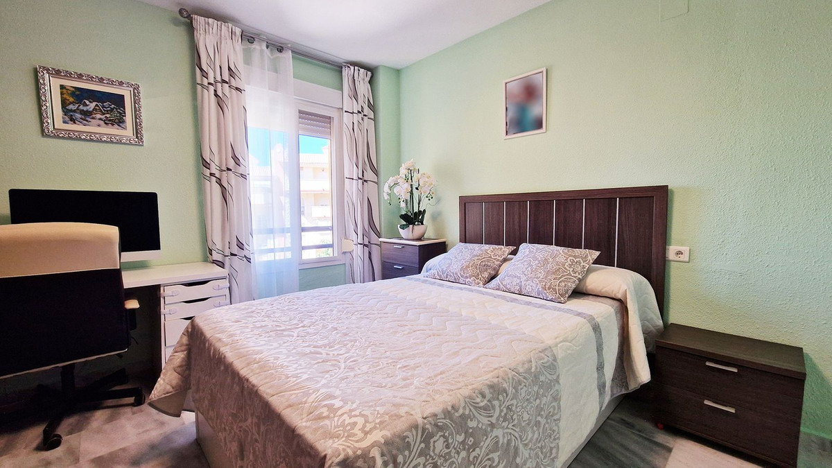 Se vende Apartamento Planta Media de 2 dormitorios en Costa Del Sol, Málaga, España