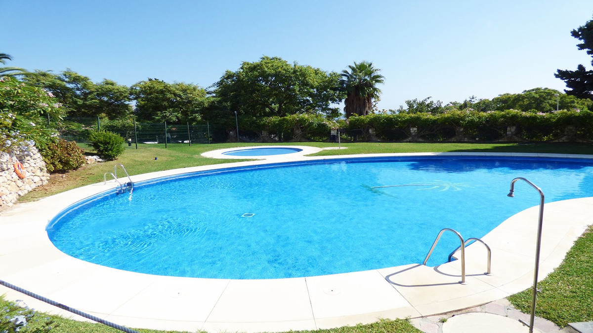 Se vende Apartamento Planta Media de 2 dormitorios en Costa Del Sol, Málaga, España