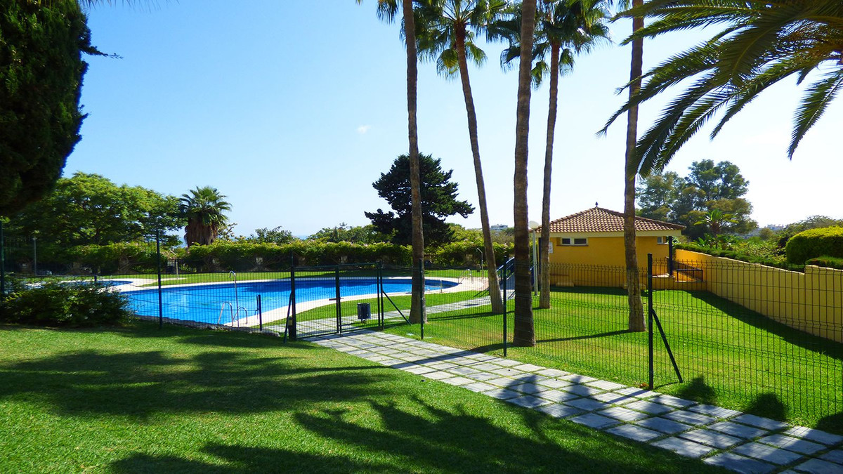 Se vende Apartamento Planta Media de 2 dormitorios en Costa Del Sol, Málaga, España
