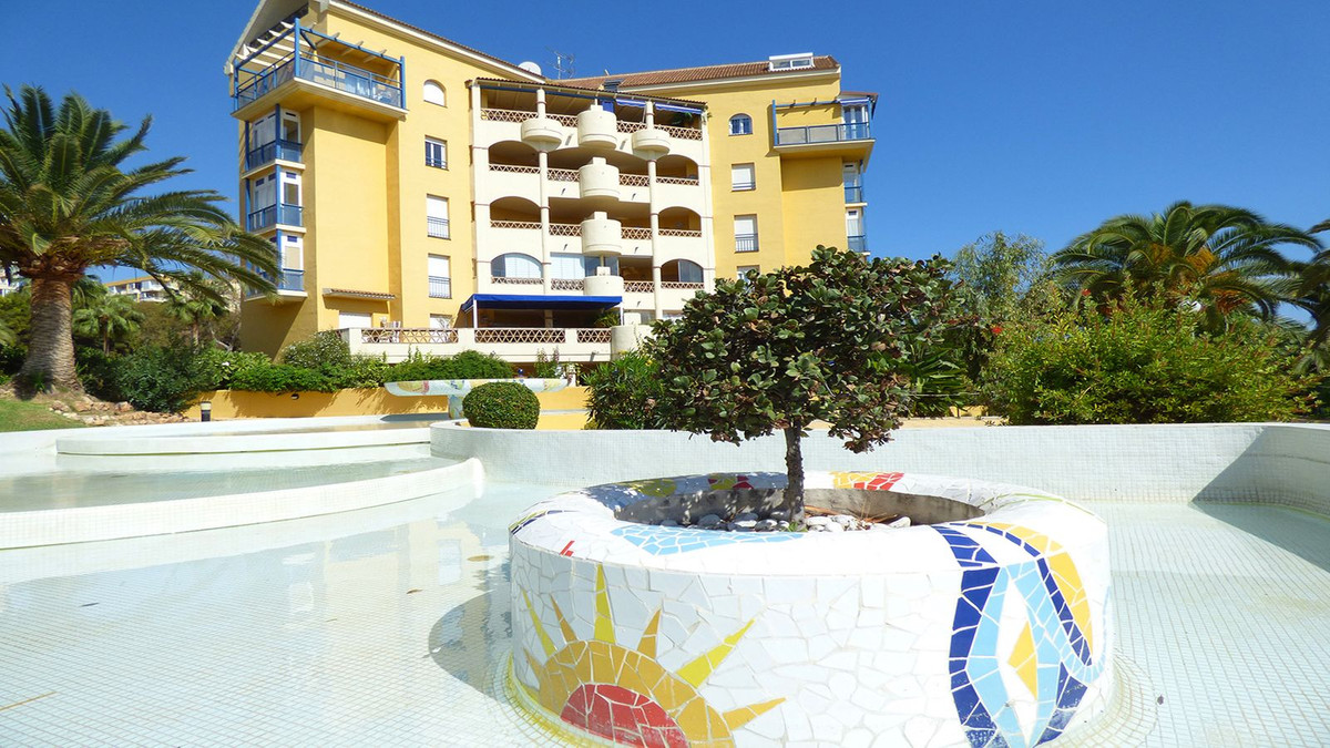 Se vende Apartamento Planta Media de 2 dormitorios en Costa Del Sol, Málaga, España