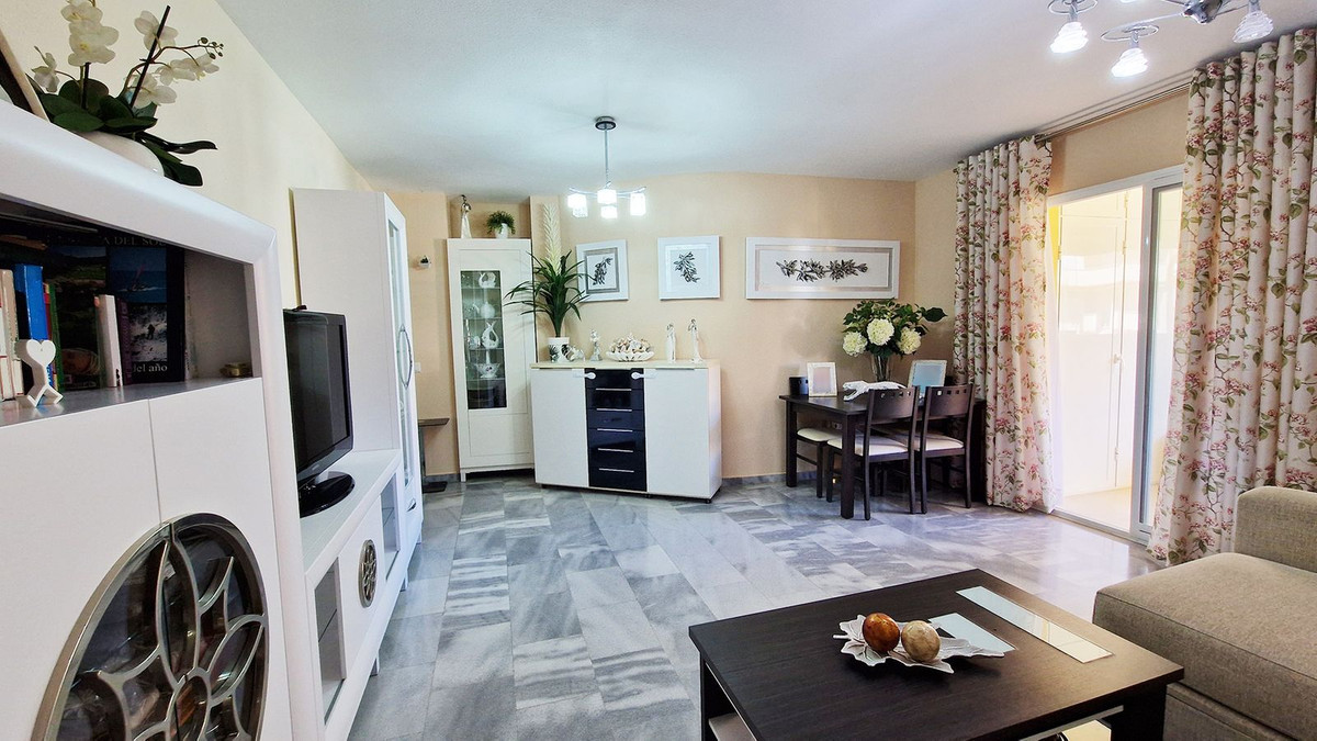 Se vende Apartamento Planta Media de 2 dormitorios en Costa Del Sol, Málaga, España