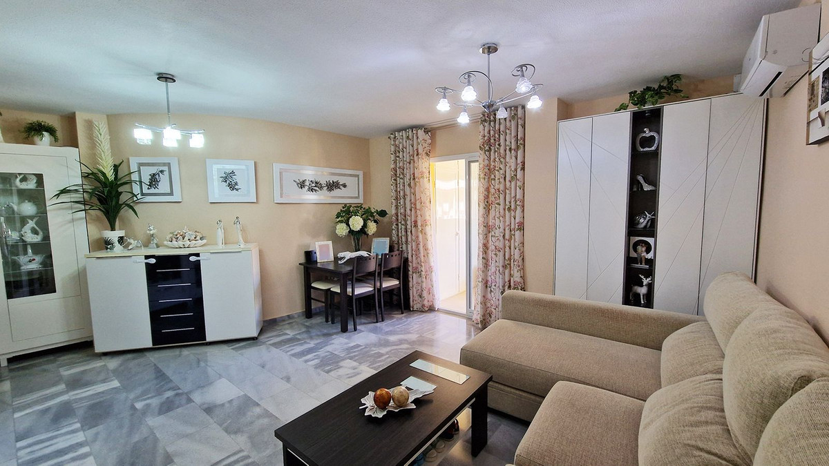 Se vende Apartamento Planta Media de 2 dormitorios en Costa Del Sol, Málaga, España
