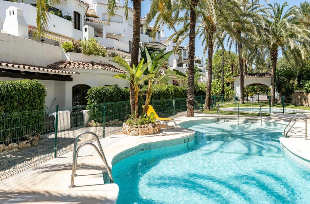 Se vende Apartamento Planta Media de 3 dormitorios en Costa Del Sol, Málaga, España