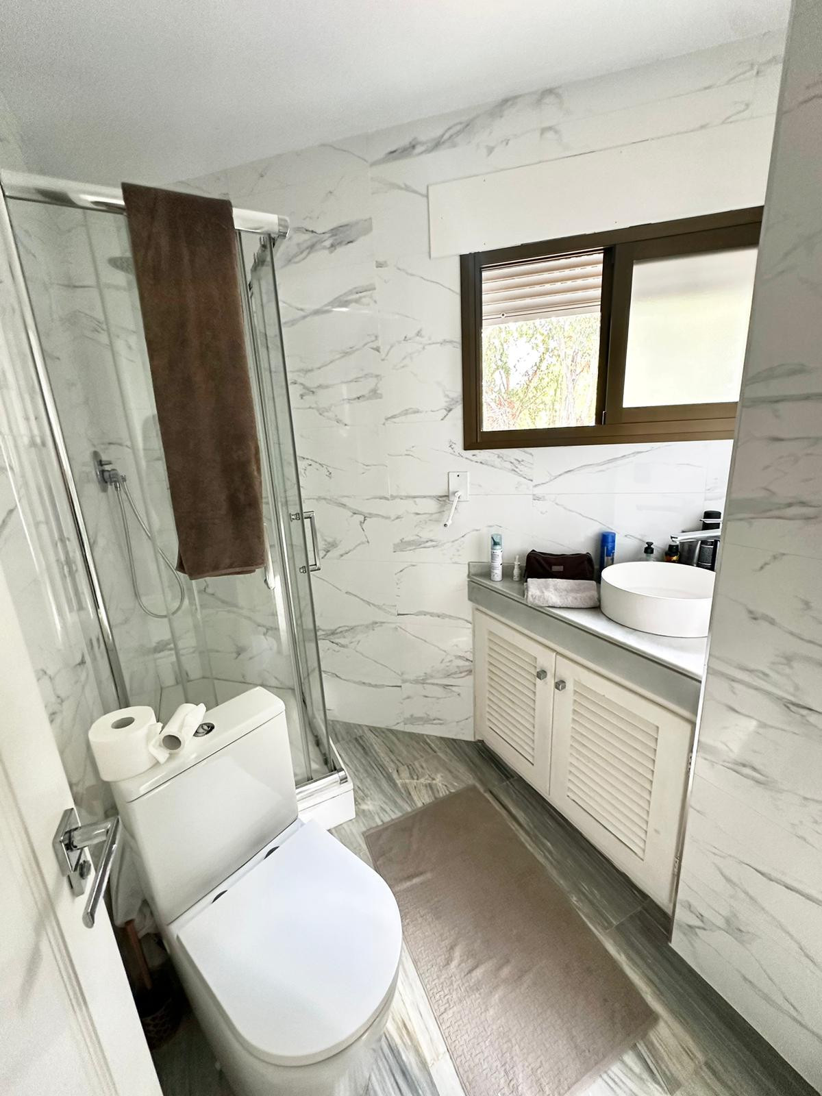 Se vende Apartamento Planta Media de 3 dormitorios en Costa Del Sol, Málaga, España