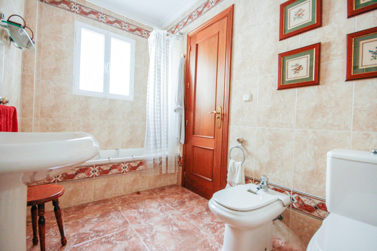 Se vende Adosada de 5 dormitorios en Costa Del Sol, Málaga, España