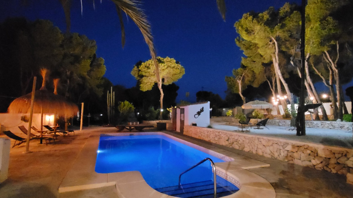 Se vende Villa - Chalet de 4 dormitorios en Costa Blanca, Alicante, España