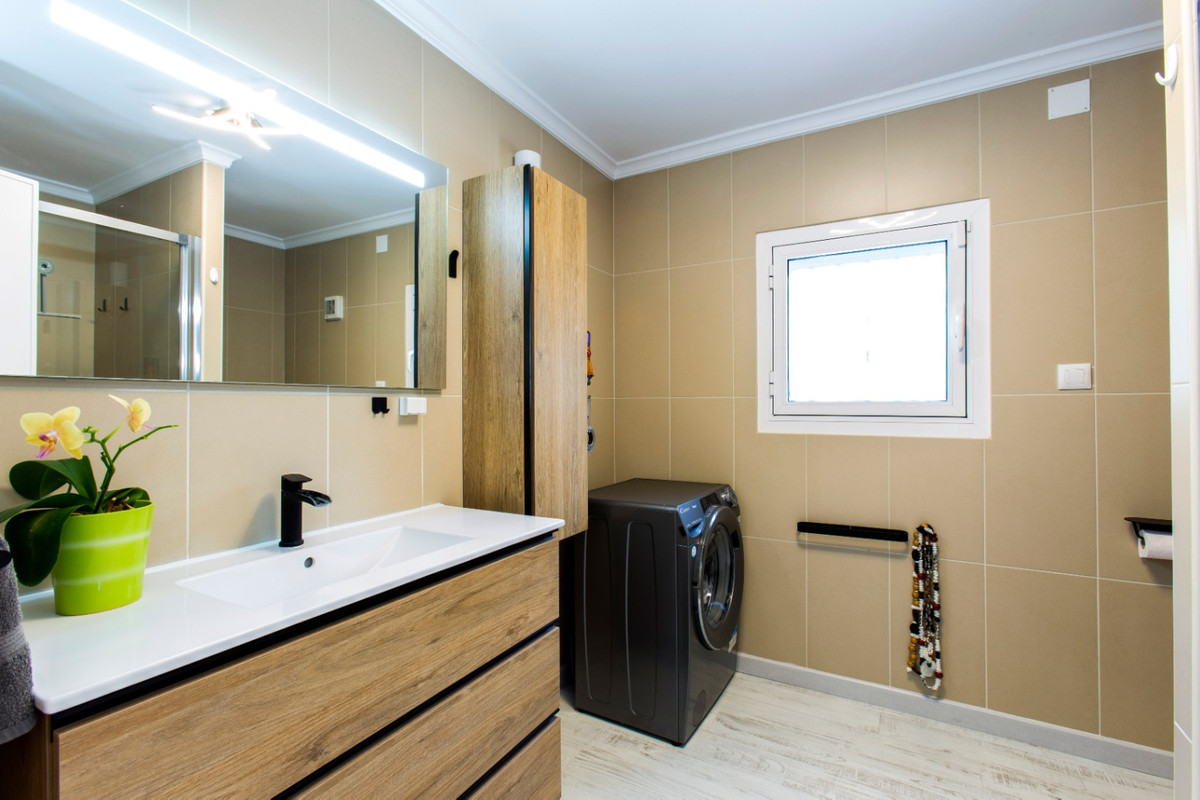 Se vende Villa - Chalet de 4 dormitorios en Costa Blanca, Alicante, España