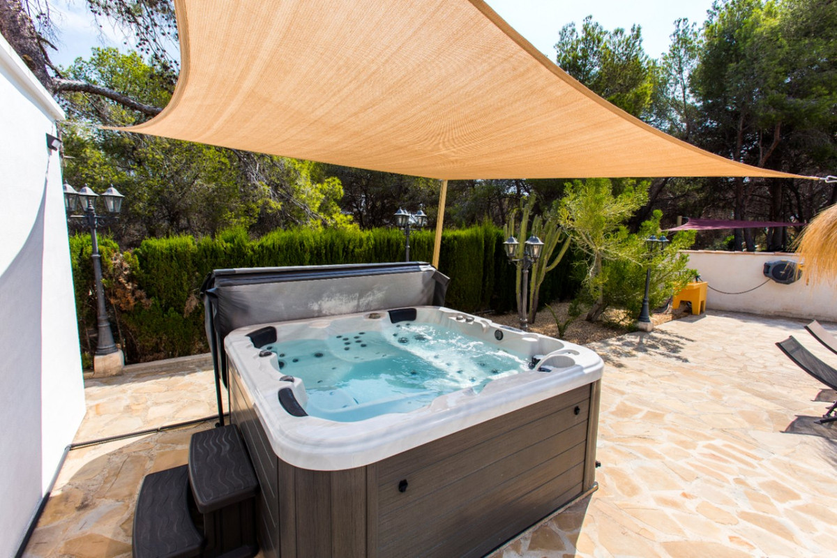 Se vende Villa - Chalet de 4 dormitorios en Costa Blanca, Alicante, España