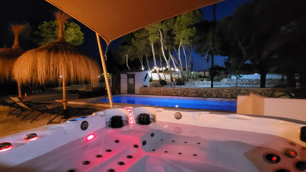 Se vende Villa - Chalet de 4 dormitorios en Costa Blanca, Alicante, España