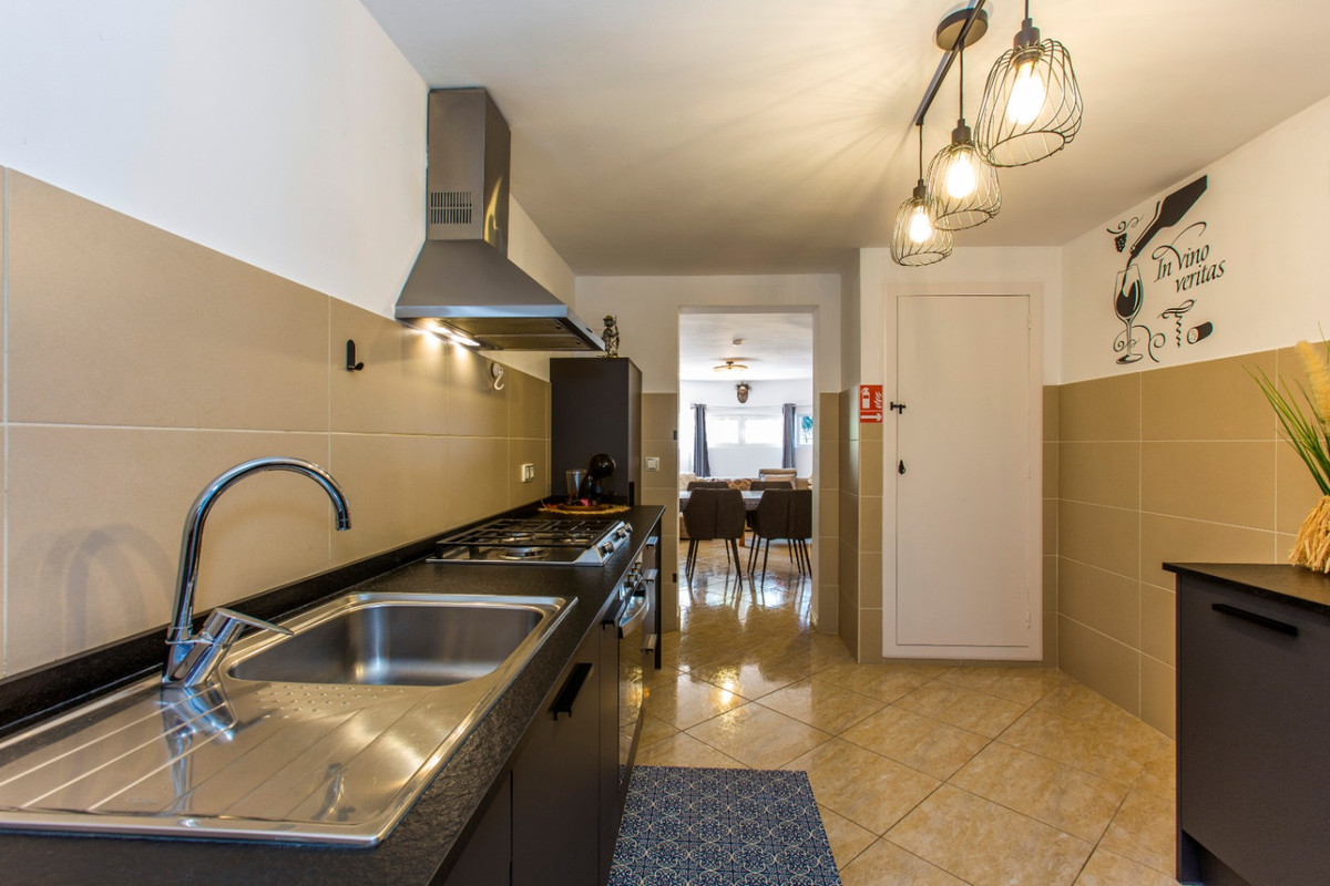 Se vende Villa - Chalet de 4 dormitorios en Costa Blanca, Alicante, España