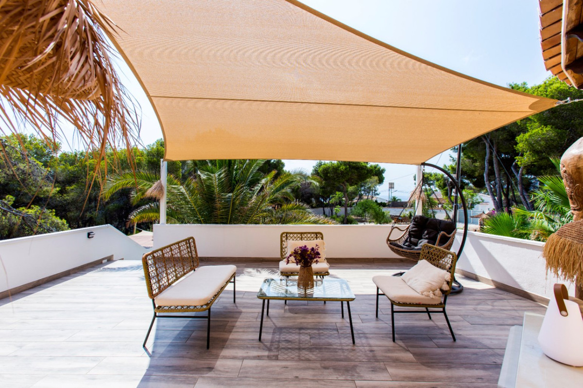 Se vende Villa - Chalet de 4 dormitorios en Costa Blanca, Alicante, España