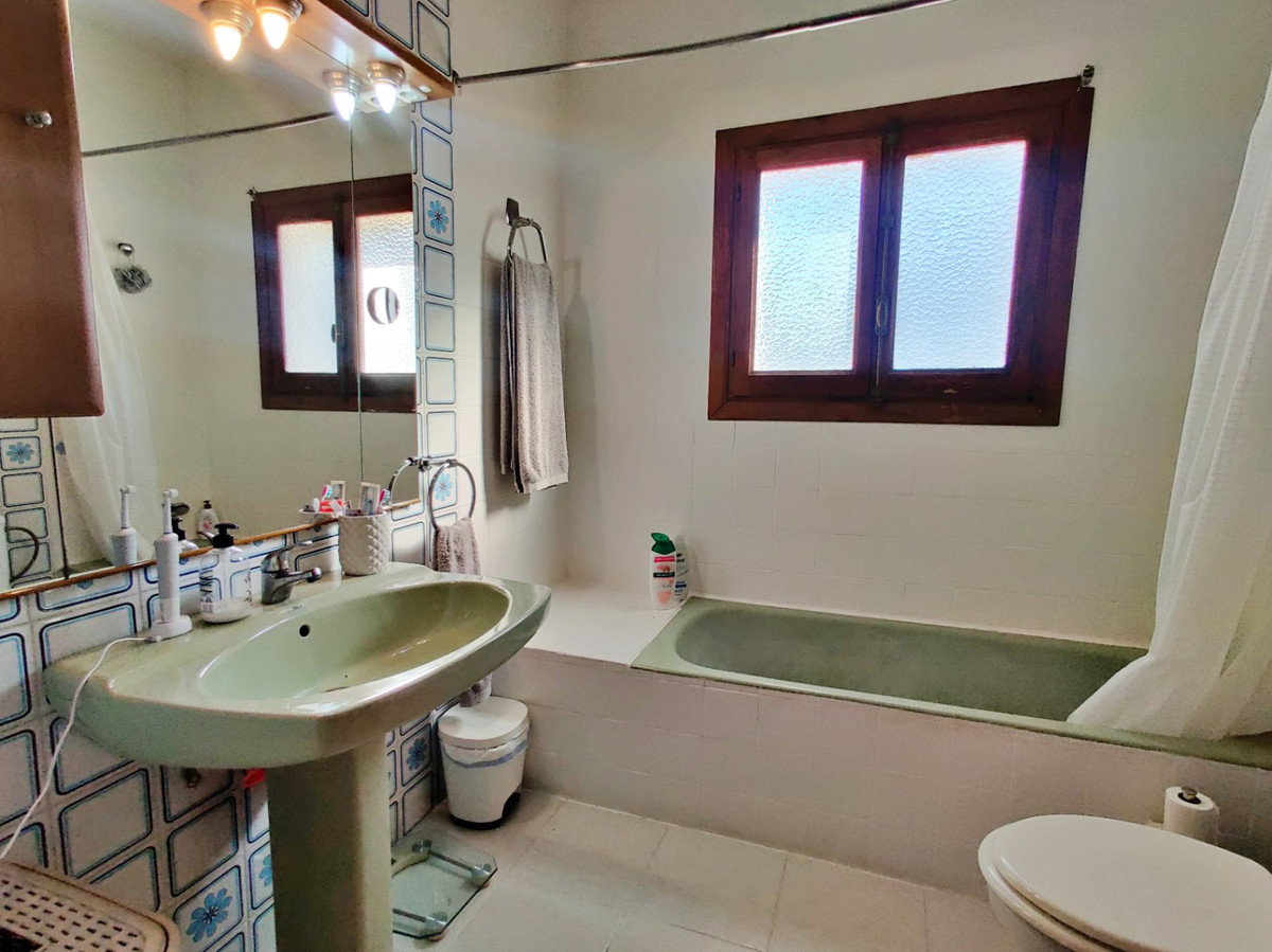 Se vende Villa - Chalet de 4 dormitorios en Costa Blanca, Alicante, España