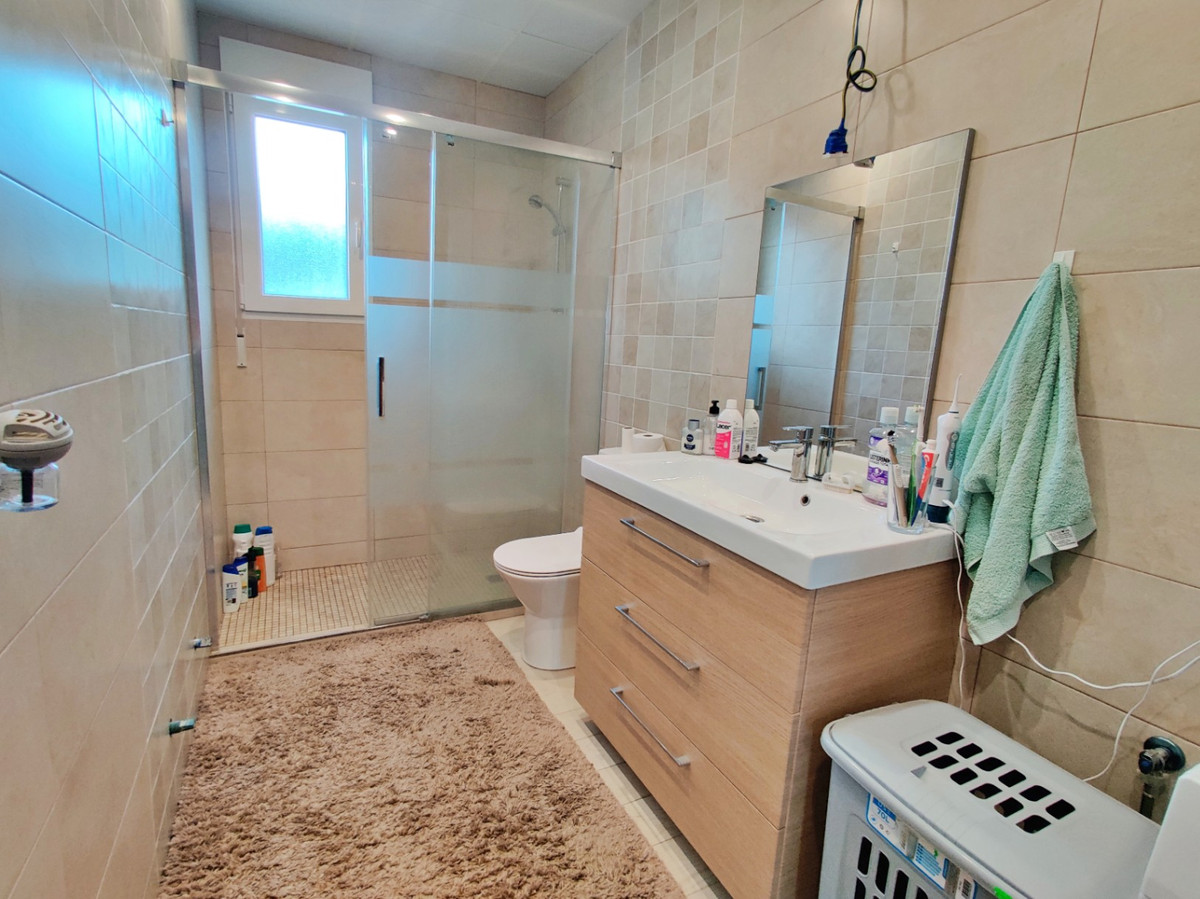 Se vende Villa - Chalet de 4 dormitorios en Costa Blanca, Alicante, España