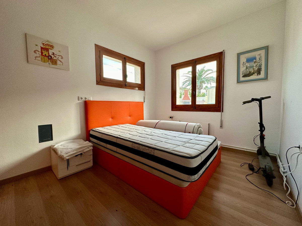 Se vende Villa - Chalet de 4 dormitorios en Costa Blanca, Alicante, España