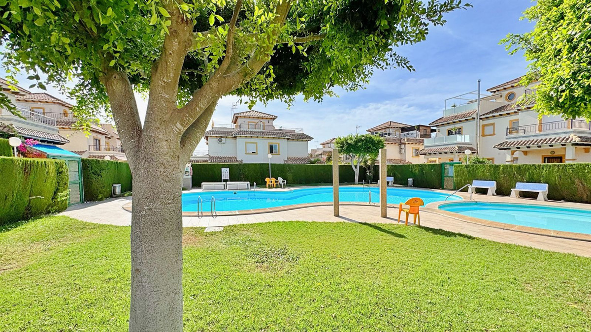 Se vende Adosada de 2 dormitorios en Costa Blanca, Alicante, España