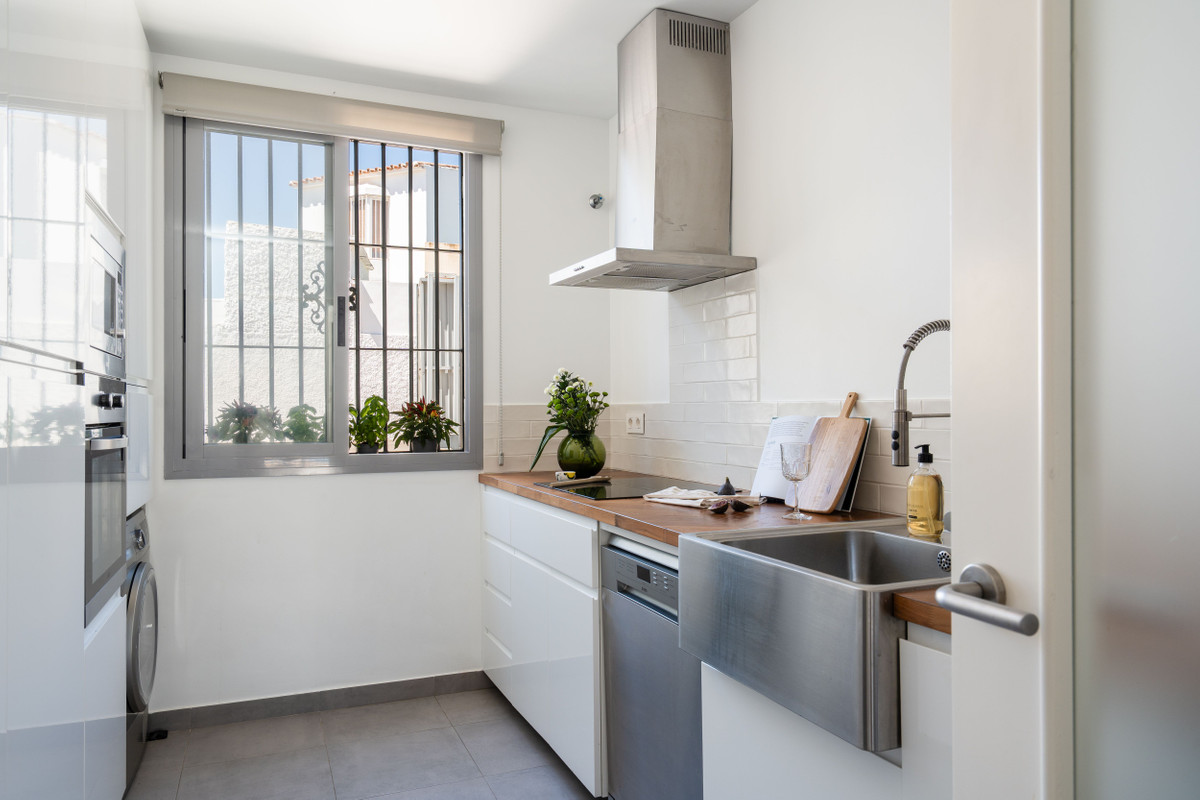 5 Bed Townhouse for sale in Fuengirola Costa Del Sol, Málaga, Spain