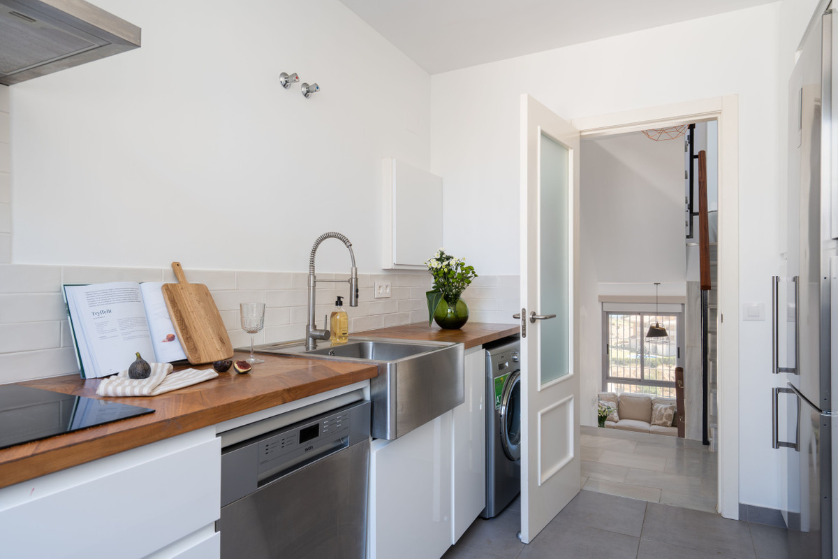 5 Bed Townhouse for sale in Fuengirola Costa Del Sol, Málaga, Spain