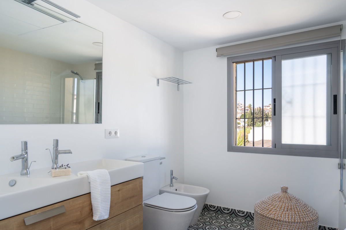 5 Bed Townhouse for sale in Fuengirola Costa Del Sol, Málaga, Spain