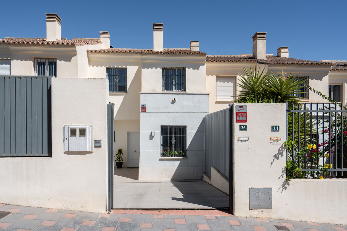 5 Bed Townhouse for sale in Fuengirola Costa Del Sol, Málaga, Spain