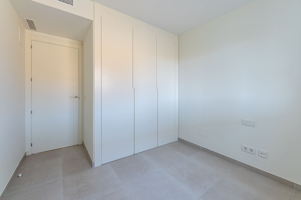 Se vende Apartamento Planta Media de 2 dormitorios en Costa Del Sol, Málaga, España