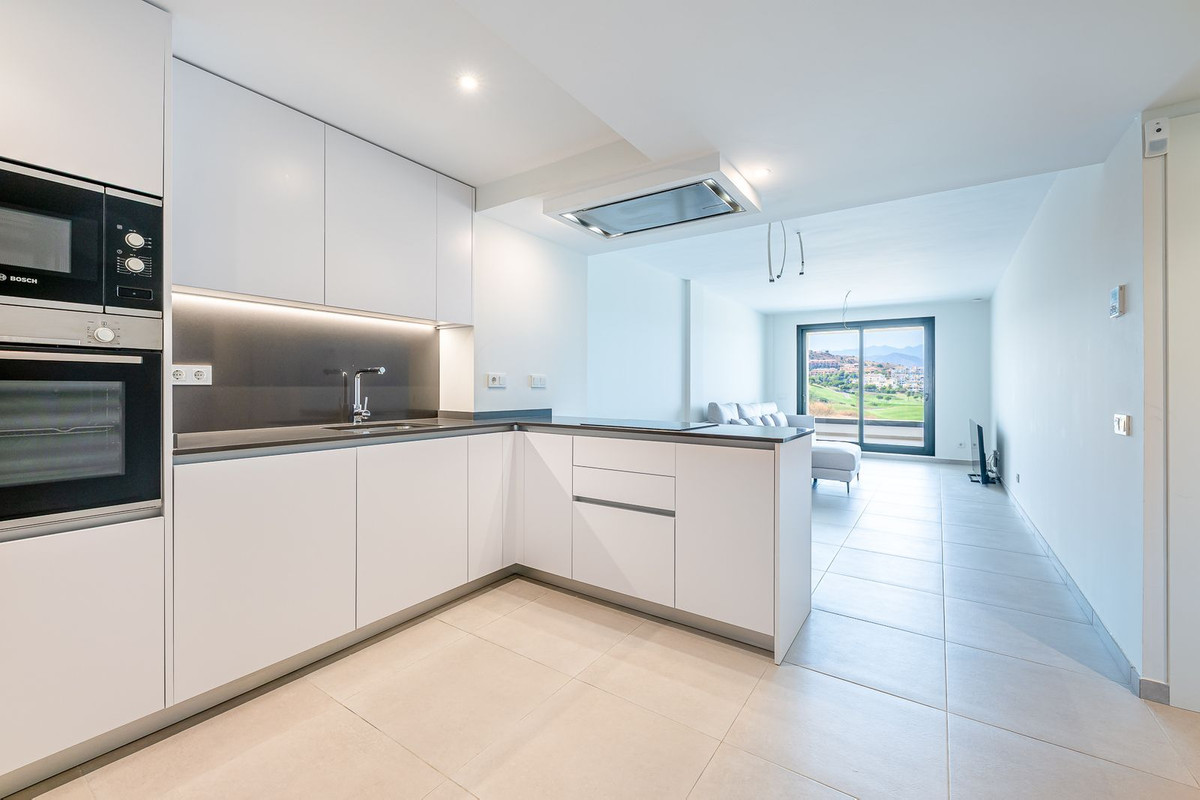 Se vende Apartamento Planta Media de 2 dormitorios en Costa Del Sol, Málaga, España