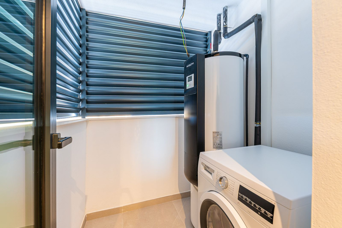Se vende Apartamento Planta Media de 2 dormitorios en Costa Del Sol, Málaga, España