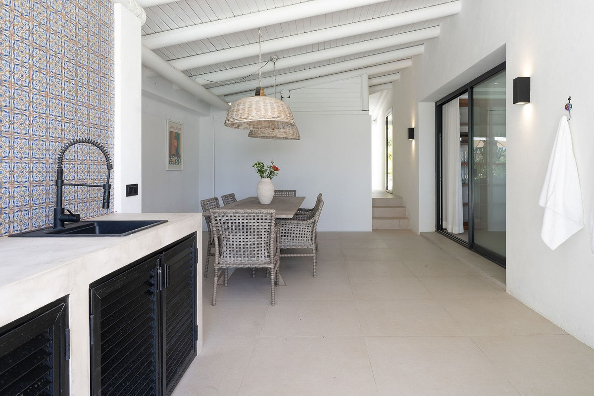 4 Bed Townhouse for sale in Nueva Andalucía Costa Del Sol, Málaga, Spain