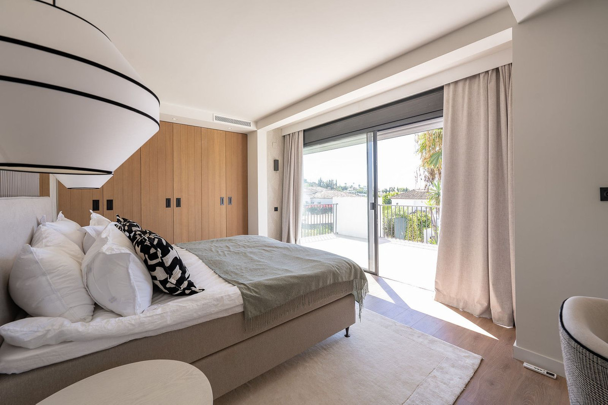 4 Bed Townhouse for sale in Nueva Andalucía Costa Del Sol, Málaga, Spain