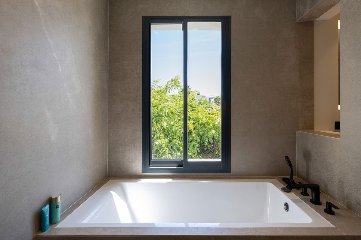 4 Bed Townhouse for sale in Nueva Andalucía Costa Del Sol, Málaga, Spain