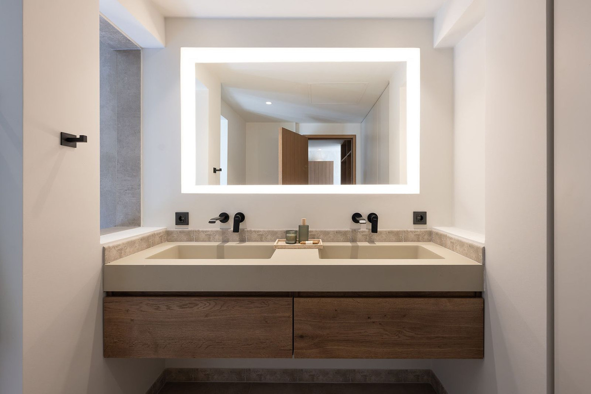4 Bed Townhouse for sale in Nueva Andalucía Costa Del Sol, Málaga, Spain