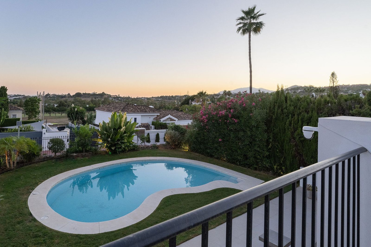 4 Bed Townhouse for sale in Nueva Andalucía Costa Del Sol, Málaga, Spain