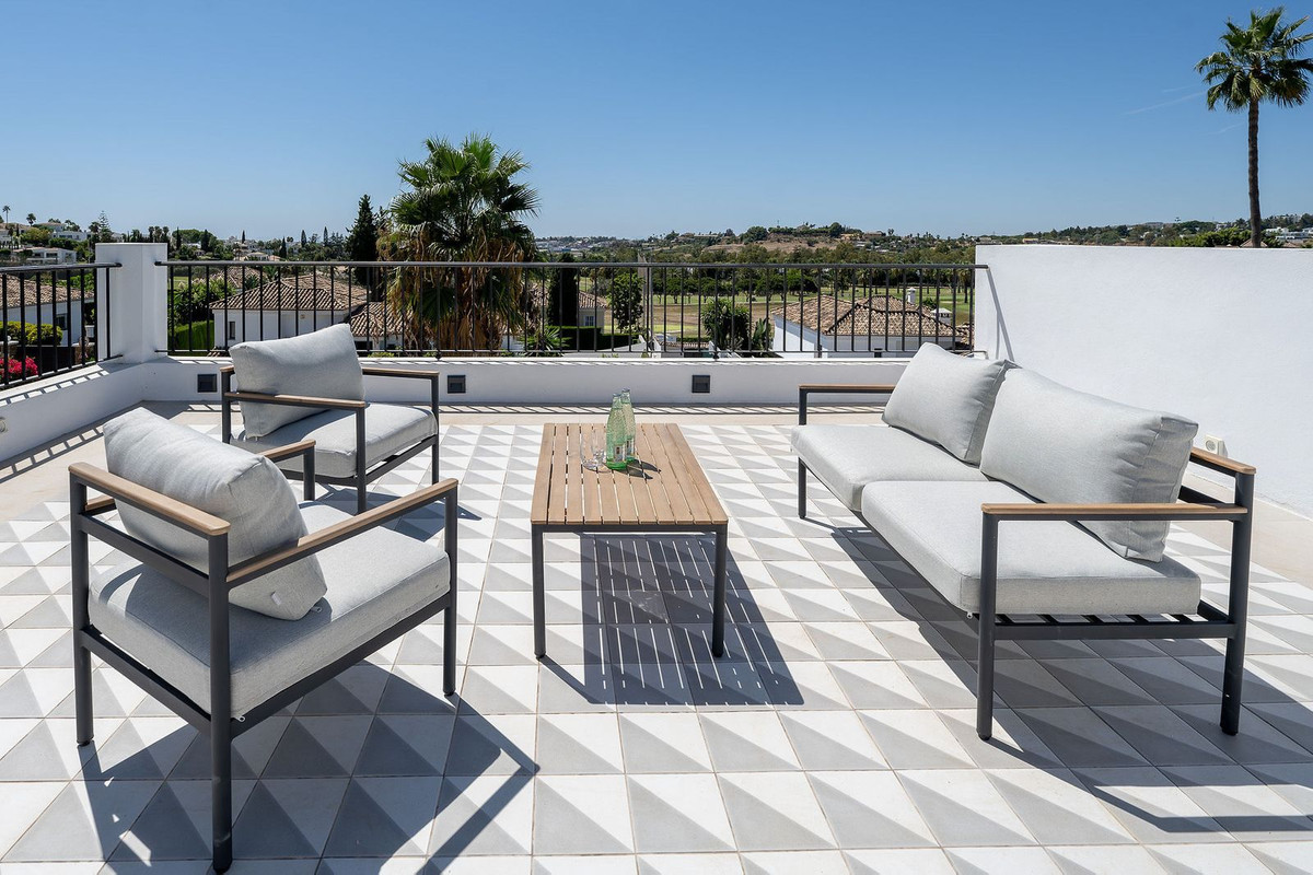 4 Bed Townhouse for sale in Nueva Andalucía Costa Del Sol, Málaga, Spain