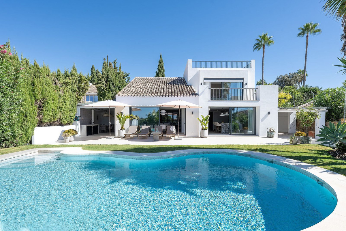 4 Bed Townhouse for sale in Nueva Andalucía Costa Del Sol, Málaga, Spain