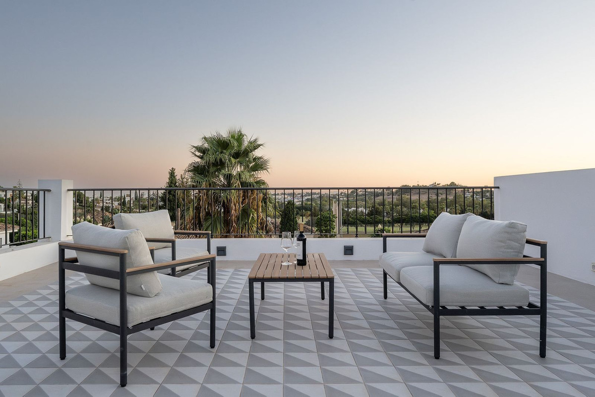 4 Bed Townhouse for sale in Nueva Andalucía Costa Del Sol, Málaga, Spain