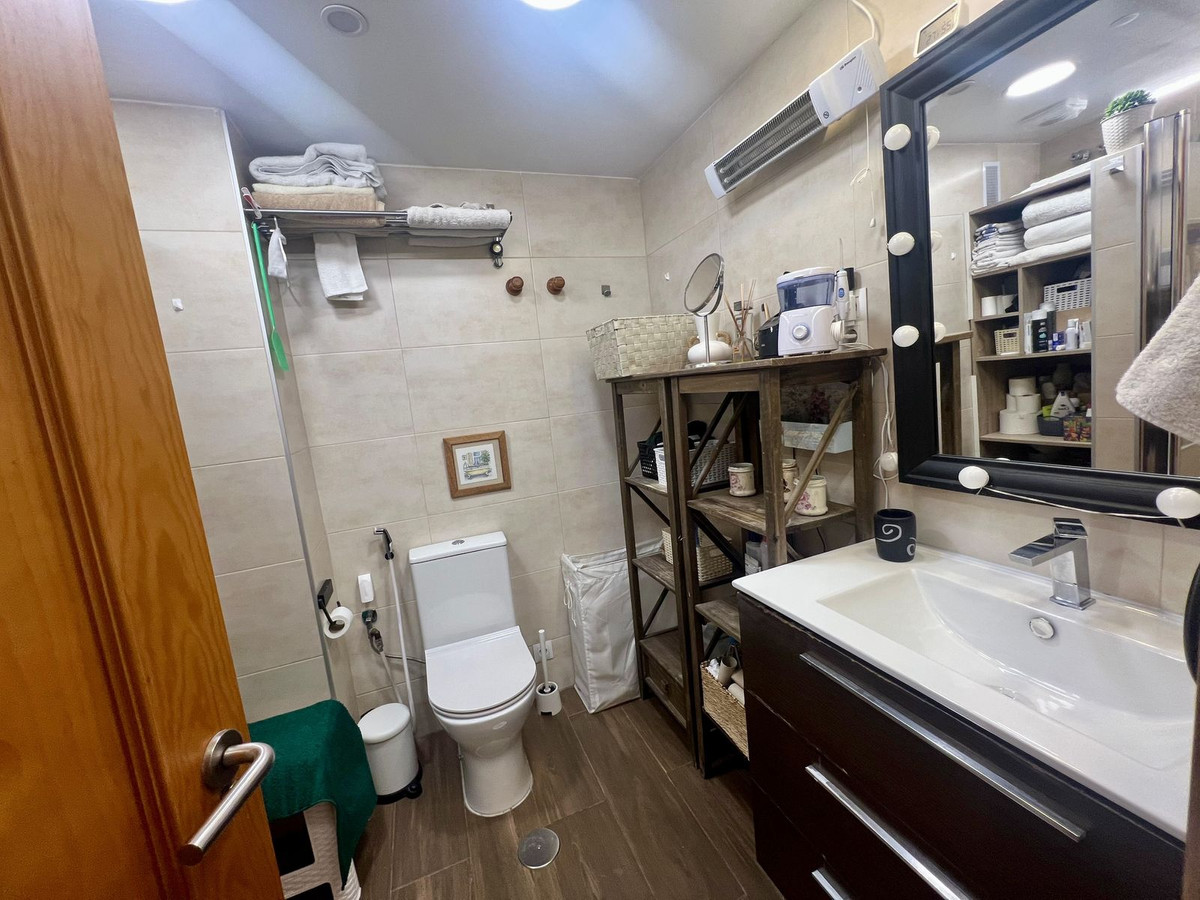 Se vende Apartamento Planta Media de 3 dormitorios en Costa Del Sol, Málaga, España