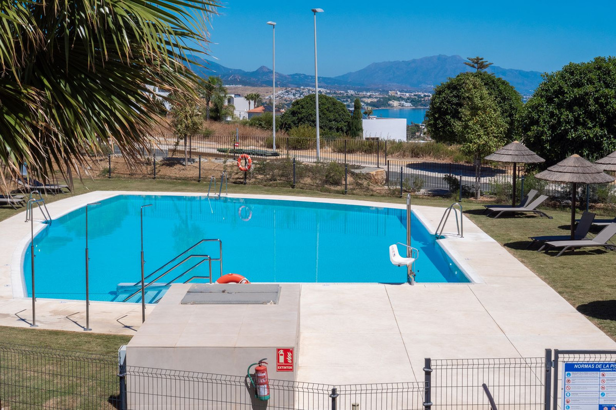 Se vende Apartamento Planta Media de 2 dormitorios en Costa Del Sol, Málaga, España