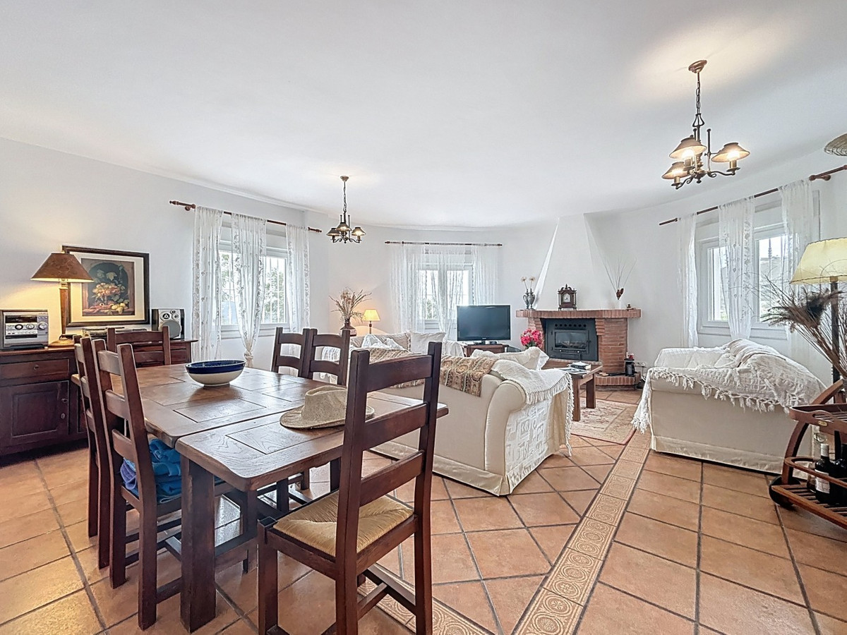 Se vende Villa - Chalet de 3 dormitorios en Costa Del Sol East, Málaga, España