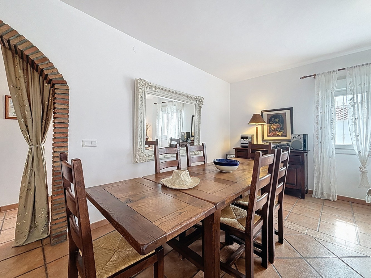Se vende Villa - Chalet de 3 dormitorios en Costa Del Sol East, Málaga, España