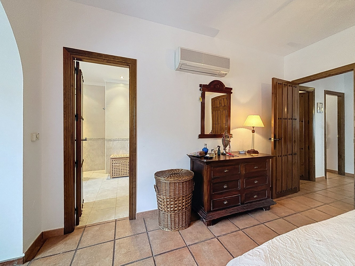 Se vende Villa - Chalet de 3 dormitorios en Costa Del Sol East, Málaga, España