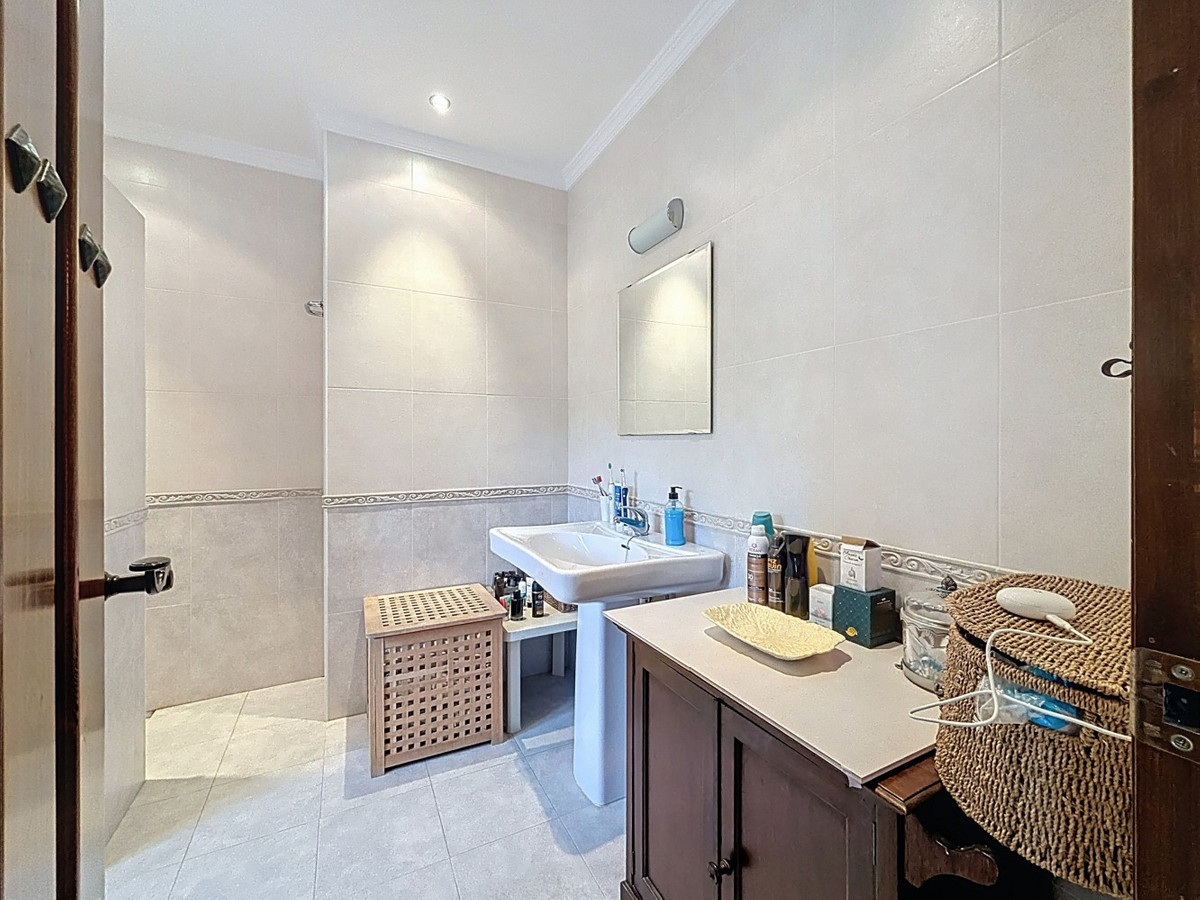 Se vende Villa - Chalet de 3 dormitorios en Costa Del Sol East, Málaga, España
