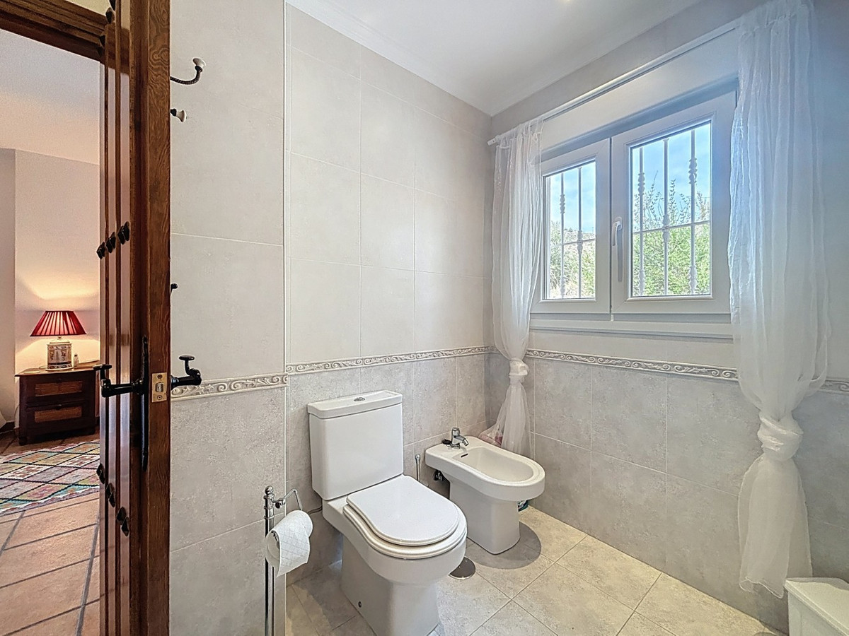 Se vende Villa - Chalet de 3 dormitorios en Costa Del Sol East, Málaga, España