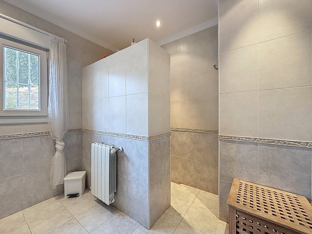 Se vende Villa - Chalet de 3 dormitorios en Costa Del Sol East, Málaga, España