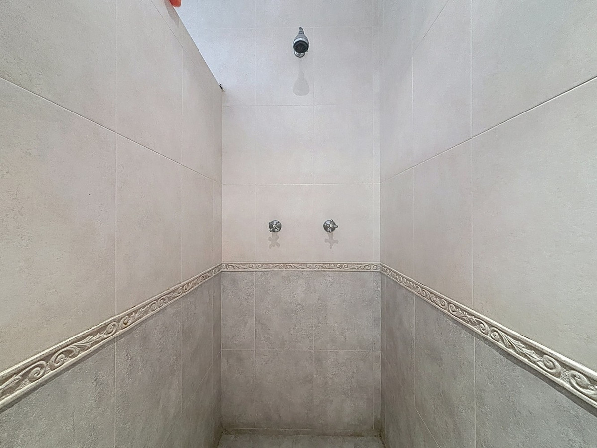 Se vende Villa - Chalet de 3 dormitorios en Costa Del Sol East, Málaga, España